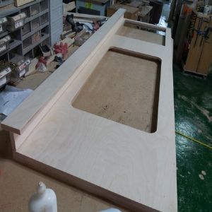 싱크대상판 원목(특수목) 36mm(뒷턱포함,싱크볼 별매)(자작합판) (2010*36*600)(1개)