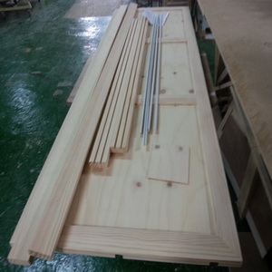 시즈닝 원목 미닫이 덧문짝(문틀폭64mm, 3칸나눔)(소나무) (1450*2080*70)(1개)