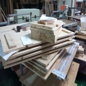 스트라이프 문짝 18mm(삼나무) (390*990*0)(샌딩)(4개)