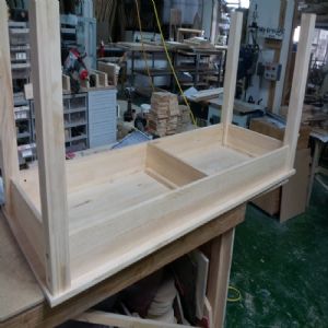 천연 원목 건강 일반 책상 서랍없음(소나무) (1600*600*730)(샌딩 페인트)(바니쉬)(반광)(1개)