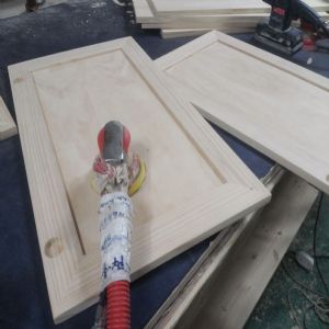 집성원목 18mm 시즈닝 문짝 베이직(알판선택)(3.베이직옹이판)(소나무) (443*750*0)(2개)