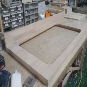 싱크대상판 원목(특수목) 36mm(뒷턱포함,싱크볼 별매)(1.볼규격 JS850)(오리나무) (1900*36*550)(샌딩)(1개)