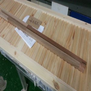 고급형 페이즐리 문짝(1.좌측문싱크대경첩홈가공)(홍송) (550*1890*0)(샌딩)(1개)