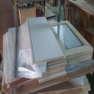 싱크대 ( 상부장1500 mm * 800 mm * 310 mm)(소나무문짝)(0 mm)(내부장 백색)