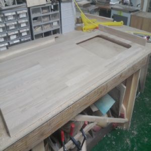 싱크대상판 원목(특수목) 36mm(뒷턱포함,싱크볼 별매)(1.볼규격 JS850)(물푸레) (2300*36*600)(1개)