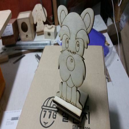 철물팀과 사무실의 도면 검토 이야기도 함께 올라갑니다.