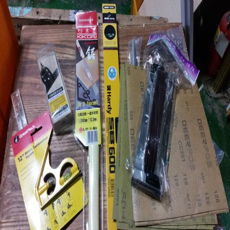 늦어진 일정을 정상으로 돌리기 위해 바쁘게 작업을 하고 있습니다.