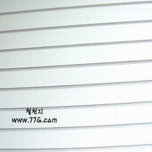 선반과 못을 자유자재로 설치할수 있는 시스템 벽면 만들기..(동영상)