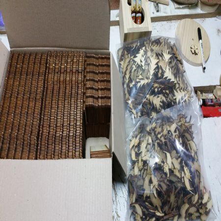 부지런히 만들어낸 저희들의 노력이 고객님들 곁으로 갑니다.