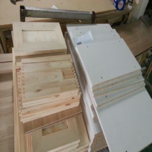 싱크대 ( 하부장2700 mm * 700 mm * 570 mm)(소나무문짝)(96mm)(내부장 백색)