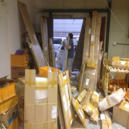 고객 여러분 이사여파로 자재 위치변경과밀린주문건을 처리중입니다.