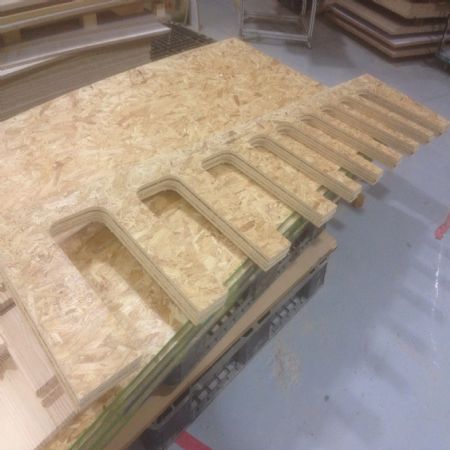 철천지 지만 철보다는 목재가 더 많고 익숙한 상태 입니다.