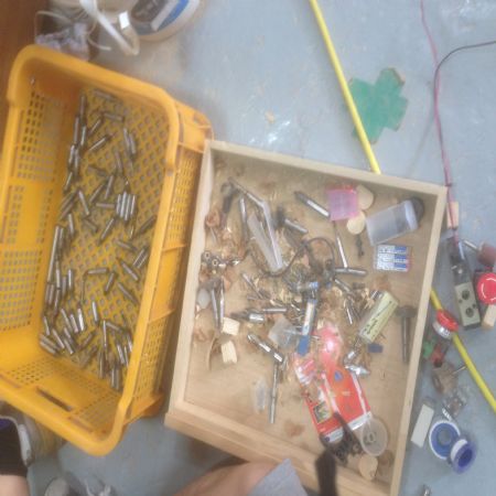 찌든 다는것은 남은것들이 그대로 쌓여서 단단해졌다는 뜻입니다.