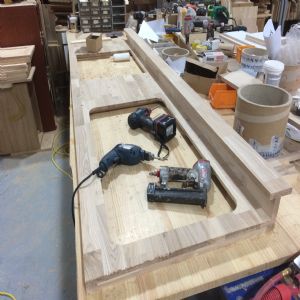 싱크대상판 원목(특수목) 36mm(뒷턱포함,싱크볼 별매)(볼 JS850)(물푸레) (900*36*600)(1개)