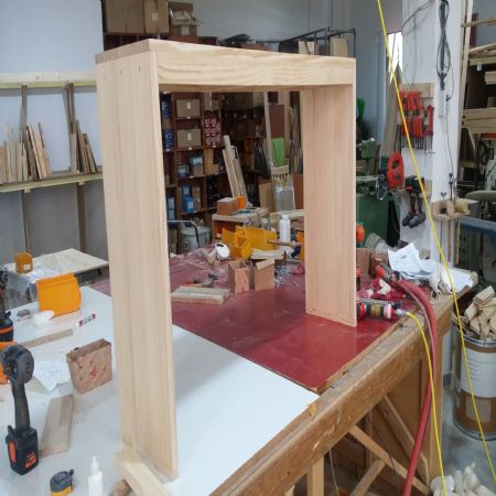 좀더 부드럽고 곡선이 가미된 제품으로 가고 있습니다.