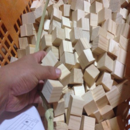 만여개 조각의 소마큐브를 자르다 보니 하루가 지나가 버렸습니다.