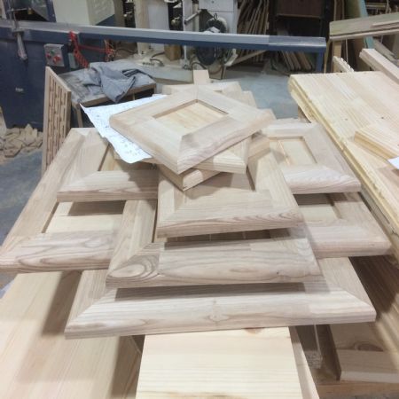 가구의 표정을 만드는 문짝 인지라 더욱 신중하게 제작하고 있습니다.