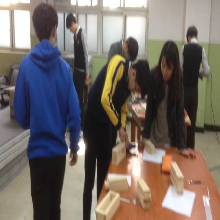 교육이전에 실용에 입각한 DIY 문화를 가르치고 있습니다.