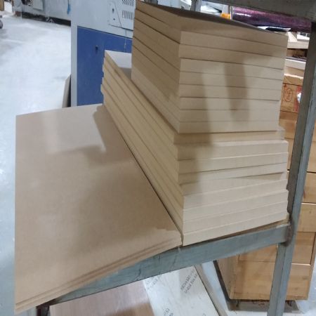 냉온난방기도 모터뒤의 먼지를 털어내면 화재를 예방 합니다.