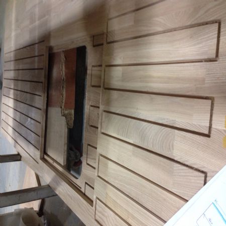 철천지에선 원목이 휘지 않게 다양한 가공을 합니다.