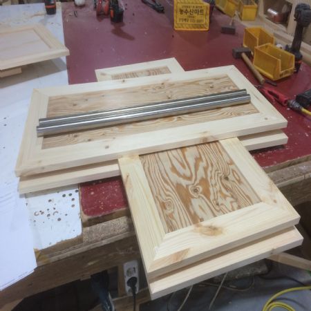 고객님들의 주말 diy를 위해 출고에 전념하고 있습니다.