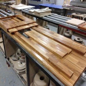 싱크대상판 원목(특수목) 36mm(오일 코팅,뒷턱포함,싱크볼 별매)(볼 JS870)(물푸레) (3020*36*660)