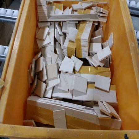 시간이 많이 소요 되는 작은 조각들까지도 제작 해서 출고 하고 있습니다.