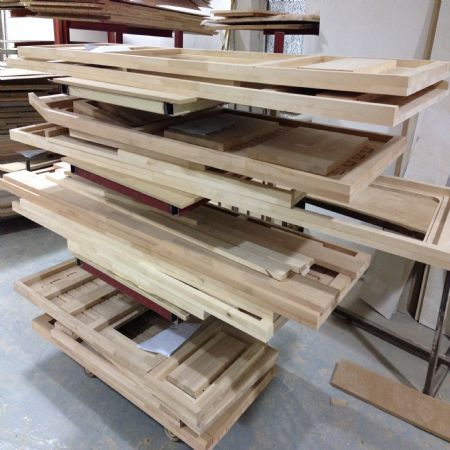 파손 방지를 위해 용달차로 조심 조심 출고 하는 품목들이 늘고 있습니다.