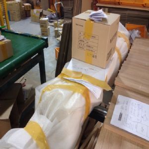 옷걸이용 스텐파이프(STS304) 25mm+브라켓+피스포함(-5mm)(각목) (1080*0*0)