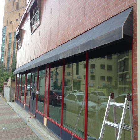 늦더라도 건물을 DIY로 꾸미겠다는 의지로 철천지가 매일 새로워지고 있습니다.