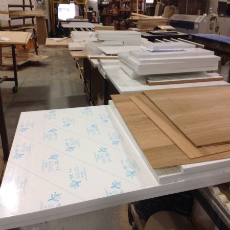 더운 여름이지만 행복담긴 고객님들의 제품 출고에 여념이 없습니다.