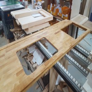 싱크대 ( 상부장1500 mm * 800 mm * 310 mm 하부장2100 mm * 700 mm * 600 mm)(UV백색)(내부장 백색)