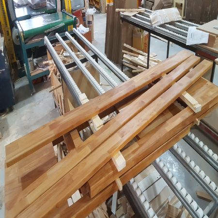 한편으로 사업 초기의 생각들을 실천치못한 마음의 짐이 있습니다