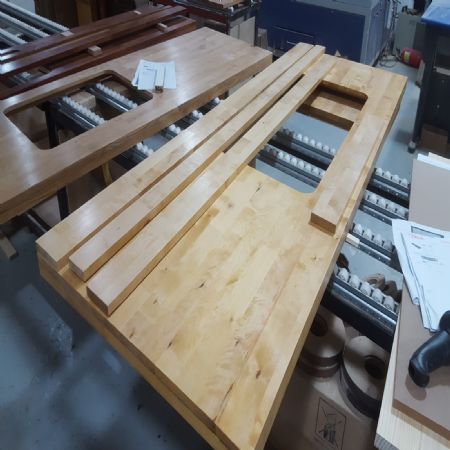 철천지가 돈을 벌면 어떤일을 하는지는 지켜 보십시요.