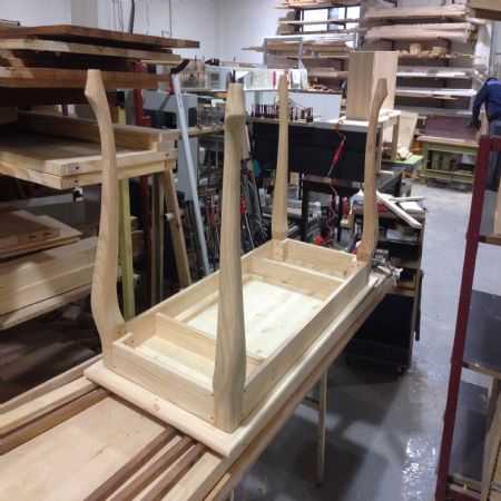 곡선 라인을 살린 가구를 조금씩 준비 하고 있습니다.