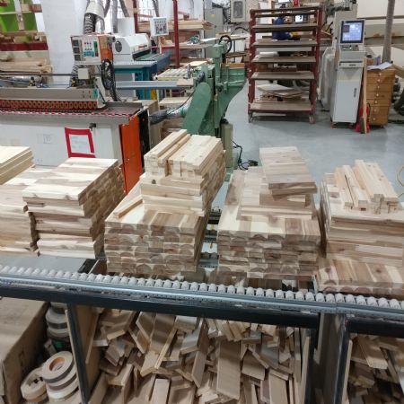 매출의 두자리수 이상을 재투자하는 회사가 철천지 입니다.