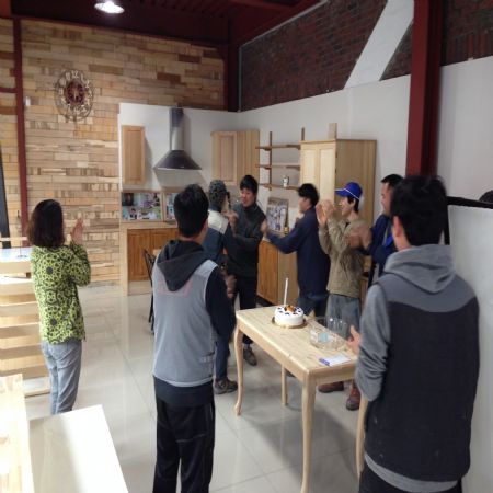 원목으로 만든 샘플은 10년의 시간이 지나도 운치가 있습니다.