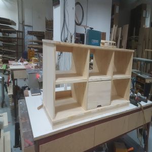 모던 AV장 (1.루터 곡면)(소나무) (1500*600*500)(샌딩)