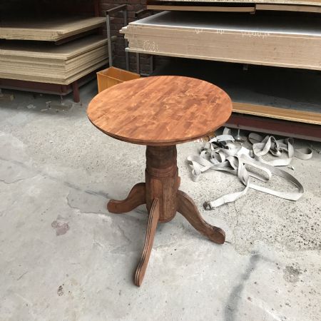 철천지는 엔틱 고급가구에 도전하고 있습니다.