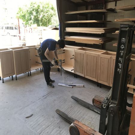 최고급 제품을 제작하기 위해 집중하고 있습니다.