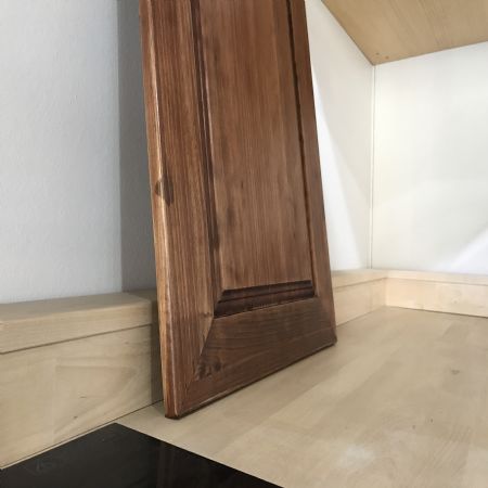 아메리칸월넛 색상 원목 시제품이 나왔습니다.