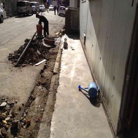 외벽 새로 만들고 건물페인트칠 천오백만원 절약했습니다.