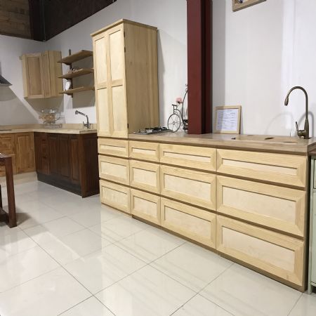 전시장 청소로 7월을 시작 했습니다.