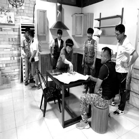 철천지는 자신을 과하게 포장하는 능력은 없습니다.