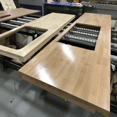 철천지는 최초 철물점, 최초 목공소의 새로운 분야를 개척해왔습니다.