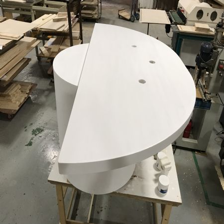 어디에 쓰일지 모르는 다양한 작품들이 제작됩니다.