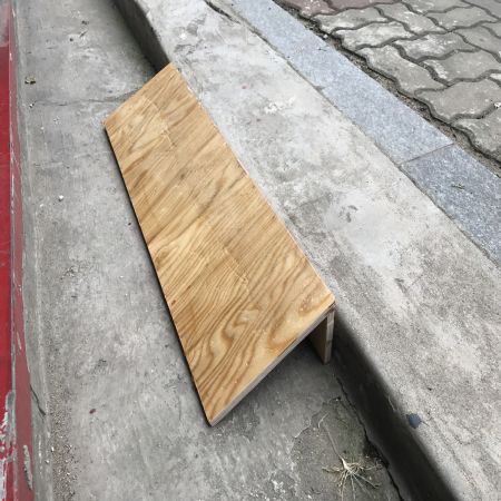 문턱 경사도 목재로도 내구성있게 제작이 가능 합니다.