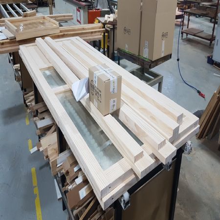 복잡하고 어려운 가공물들이 돌고 돌아 철천지로옵니다.