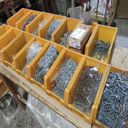 경쟁에서 살아남아야 하는건 철물에게도 마찬가지 입니다.