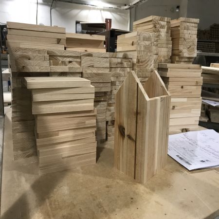 학생들에게 목공수업을 가르치기 위한 자재들 입니다.